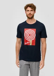 s.Oliver Kurzarmshirt T-Shirt mit Sinalco-Print Artwork Dunkelblau/Rot