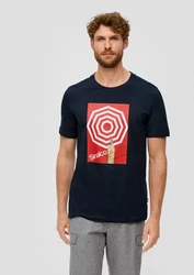 s.Oliver Kurzarmshirt T-Shirt mit Sinalco-Print Artwork Dunkelblau/Rot