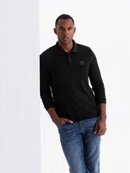 OMBRE Strukturiertes Herren-Polo-Longsleeve mit Patch Schwarz/Rot