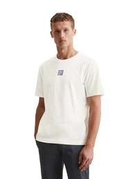 T-Shirt mit einem quadratischen Logo mittig auf der Brust