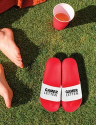 Youth Designz Herren Damen Badelatschen Gamer Letten Rot/Gelb/Dunkelrot/Weiß
