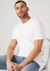 Levi's Henleyshirt mit Logo Stickerei Weiß/Creme