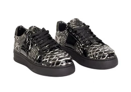 Seaker mit Totenkopf und Schlangenmuster Schwarz 40 Sneaker Torenkopf, Schlangenleder Muster