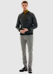 Lederjacke im Bomber-Look