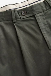 Next Chinohose mit Stretch und Lyocell Khaki/Dunkelgrün