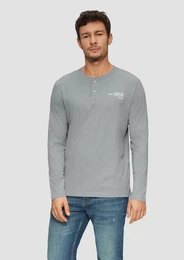 Langarmshirt Henley-Shirt mit Flammgarnstruktur und Stickerei Stickerei