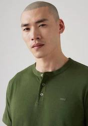 Levi's Henleyshirt mit Logo Stickerei Dunkelgrün/Grün