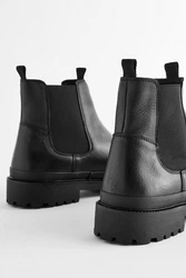 Next Chelsea-Stiefelette mit rutschfester Sohle Chelseaboots Schwarz