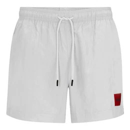 Badeshorts Dominica mit groem Marken-Patch am linken Bein