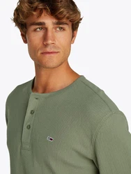 Tommy Jeans Henleyshirt TJM REG WAFFLE HENLEY LS TEE Dunkelgrün/Grün/Khaki