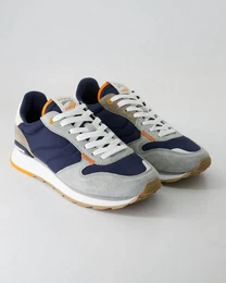 Delos Sneaker