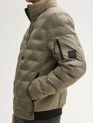 TOM TAILOR Outdoorjacke Hybrid Lightweight Steppjacke mit Kapuze im Stehkragen Dunkelgrün/Khaki