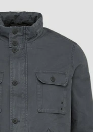 Outdoorjacke Jacke im Utility-Stil mit Kapuze im Kragen Label-Patch