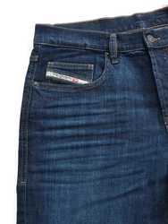 Diesel Straight-Jeans Style D-Viker (2020) 0PFAZ