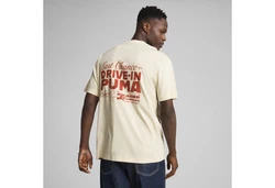 PUMA T-Shirt GRAPHICS Drive-In Relaxed T-Shirt Herren Khaki/Beige