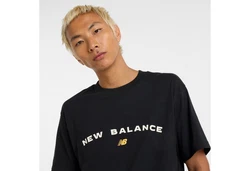 New Balance Kurzarmshirt Reimagined Graphic T-Shirt 1 1 BK