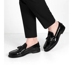 Celal Gltekin Herren Lackleder Slipper Elegante Loafer mit Fransen Schwarz